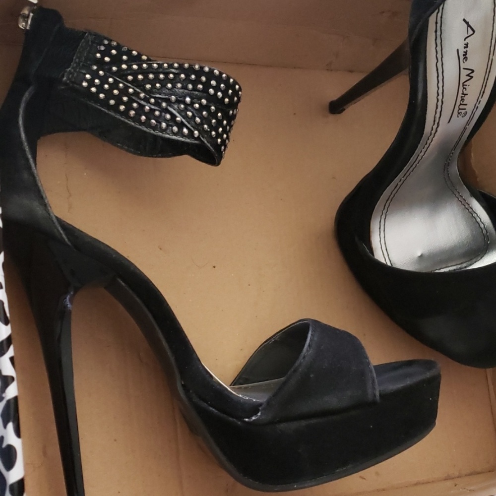 Heels - Picture 3 of 4